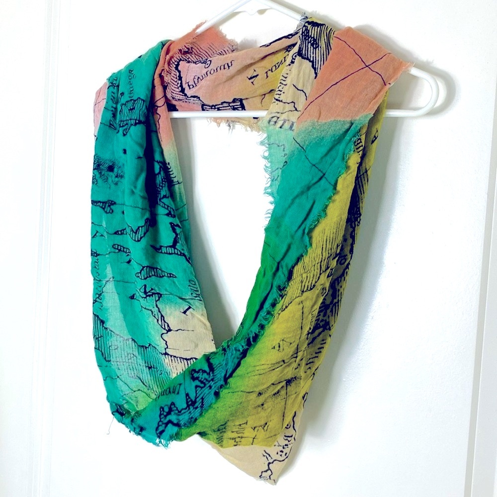 Urban Outfitters Circle Scarf 🗺️ “Staring at Stars” Green Multi Color UK Map